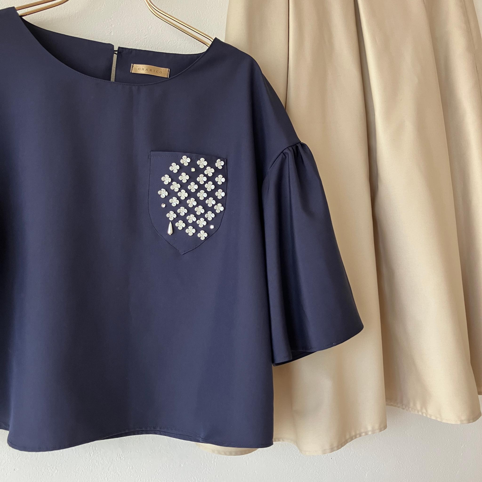 【サンプルSALE】アジサイ刺繍のベル袖ブラウス【ノーカラー/ネイビー/半袖/七分袖/ビーズ刺繍(紫陽花)あじさい】 | 7枚目